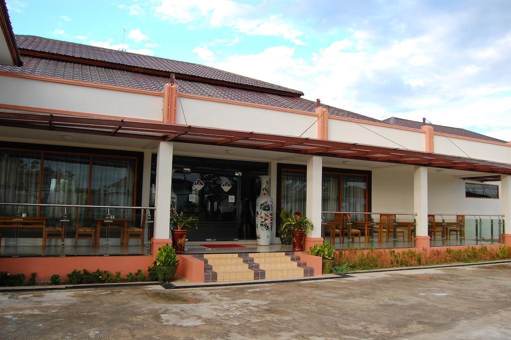 The Golden Lake Hotel Naypyidaw Bagian luar foto