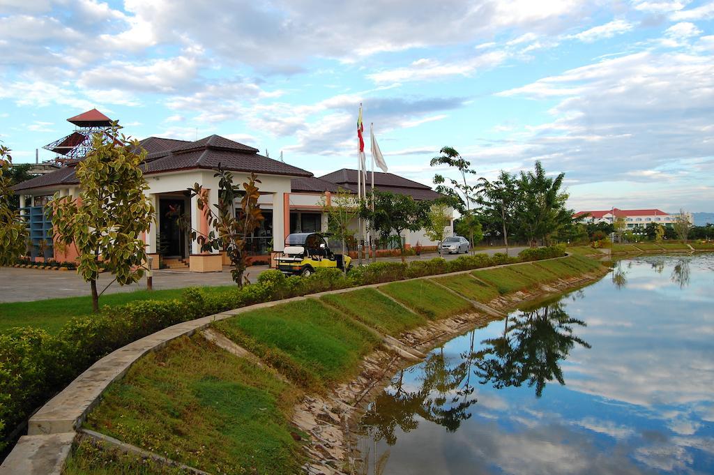 The Golden Lake Hotel Naypyidaw Bagian luar foto