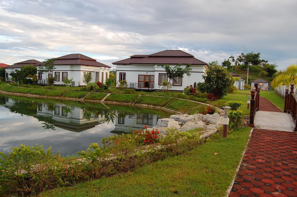 The Golden Lake Hotel Naypyidaw Bagian luar foto