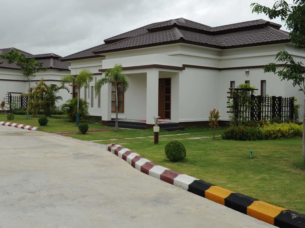 The Golden Lake Hotel Naypyidaw Bagian luar foto