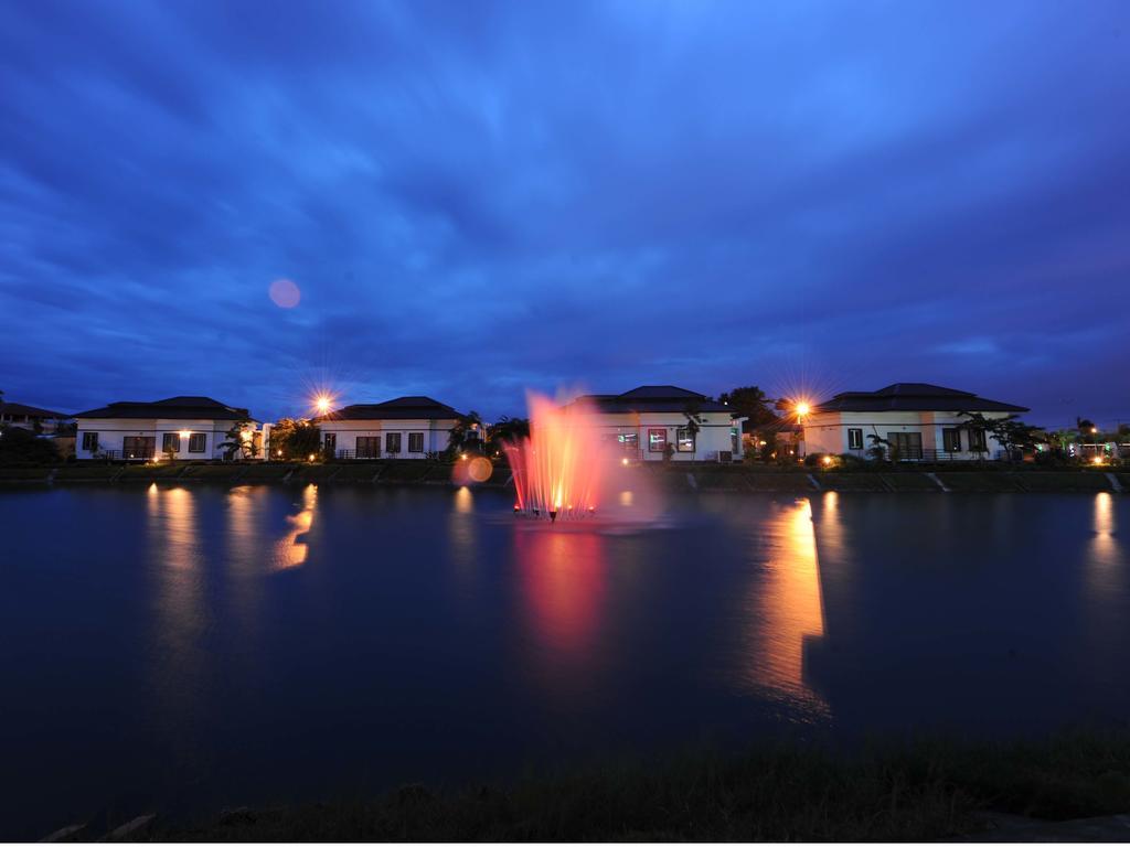 The Golden Lake Hotel Naypyidaw Bagian luar foto