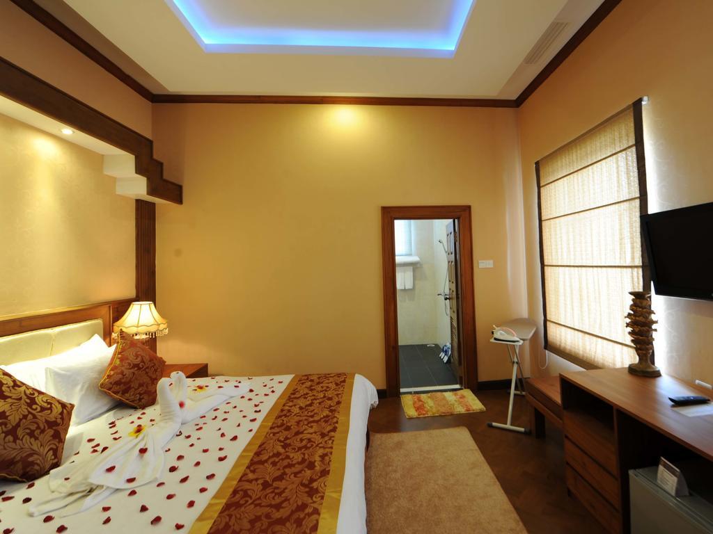The Golden Lake Hotel Naypyidaw Bagian luar foto
