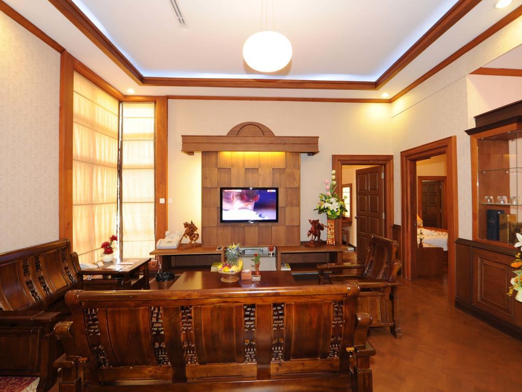 The Golden Lake Hotel Naypyidaw Bagian luar foto