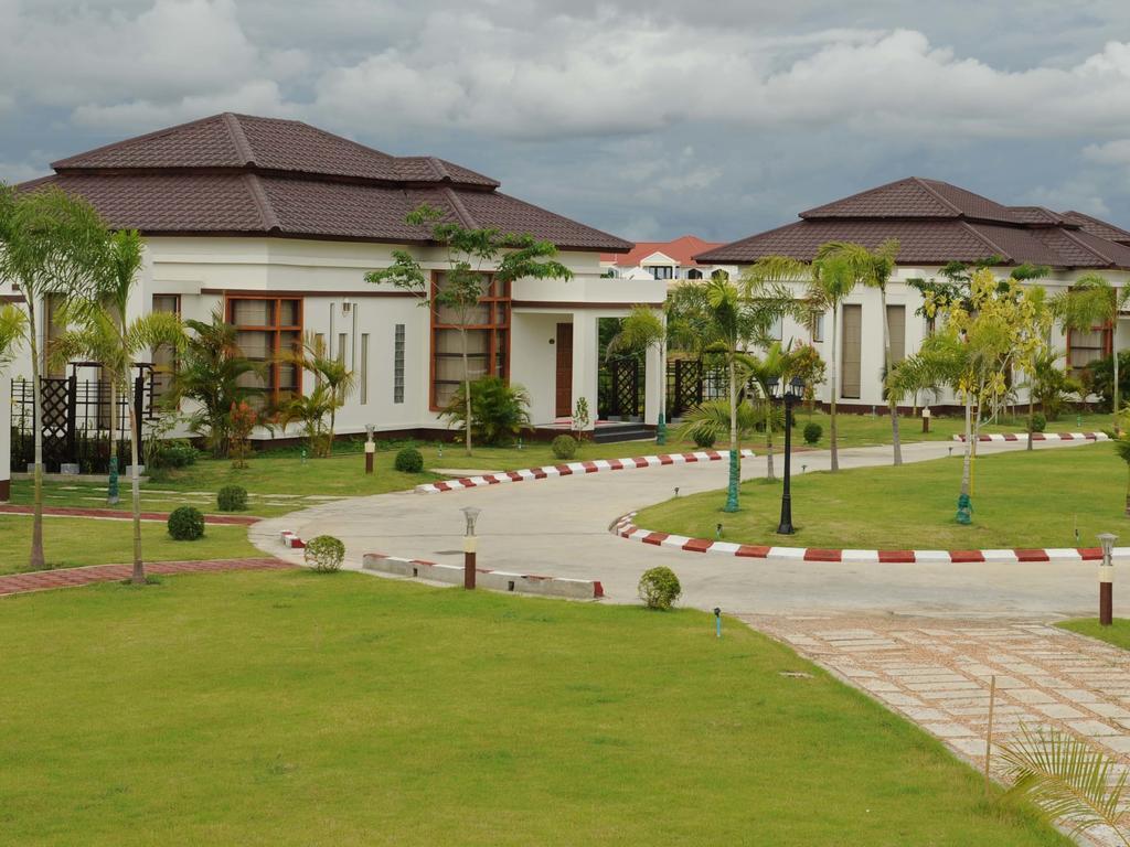 The Golden Lake Hotel Naypyidaw Bagian luar foto