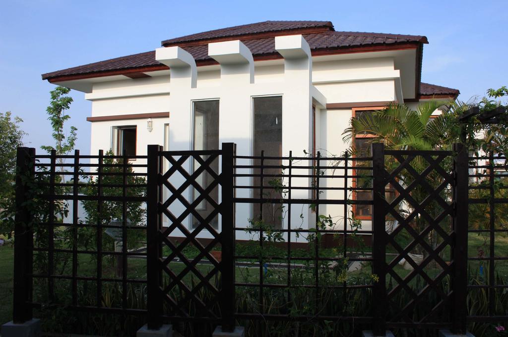 The Golden Lake Hotel Naypyidaw Bagian luar foto