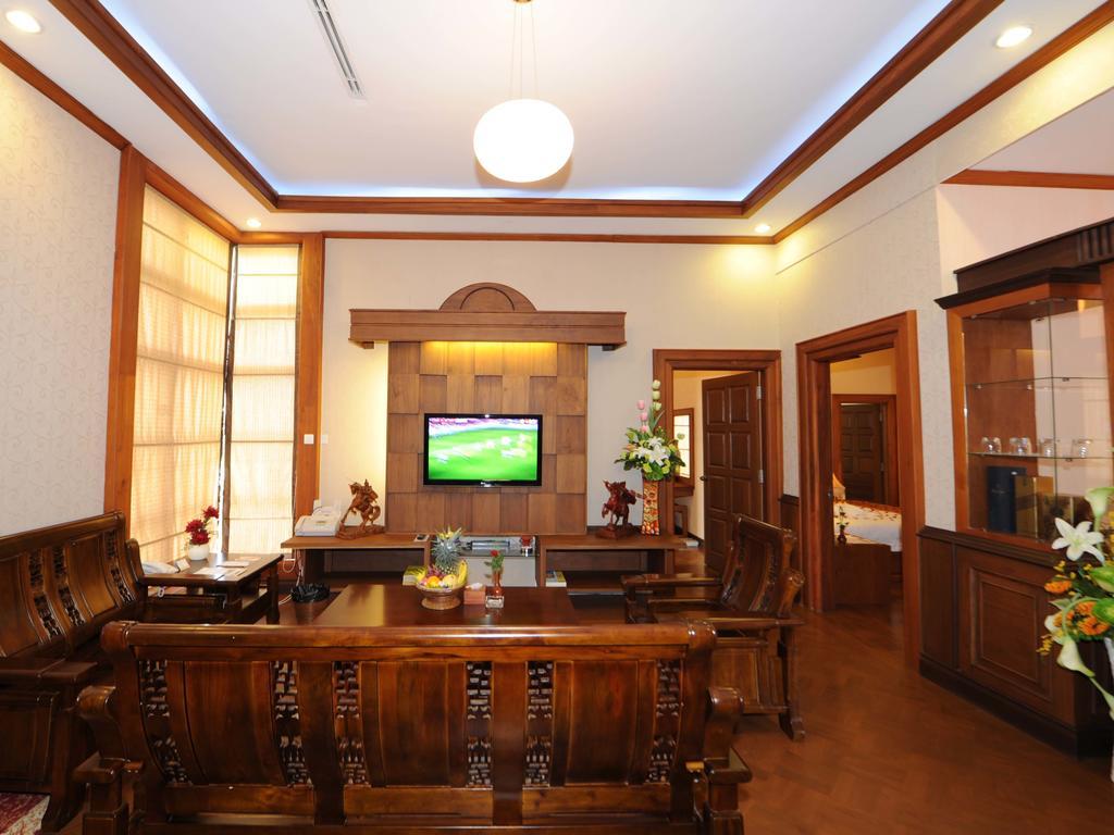 The Golden Lake Hotel Naypyidaw Bagian luar foto
