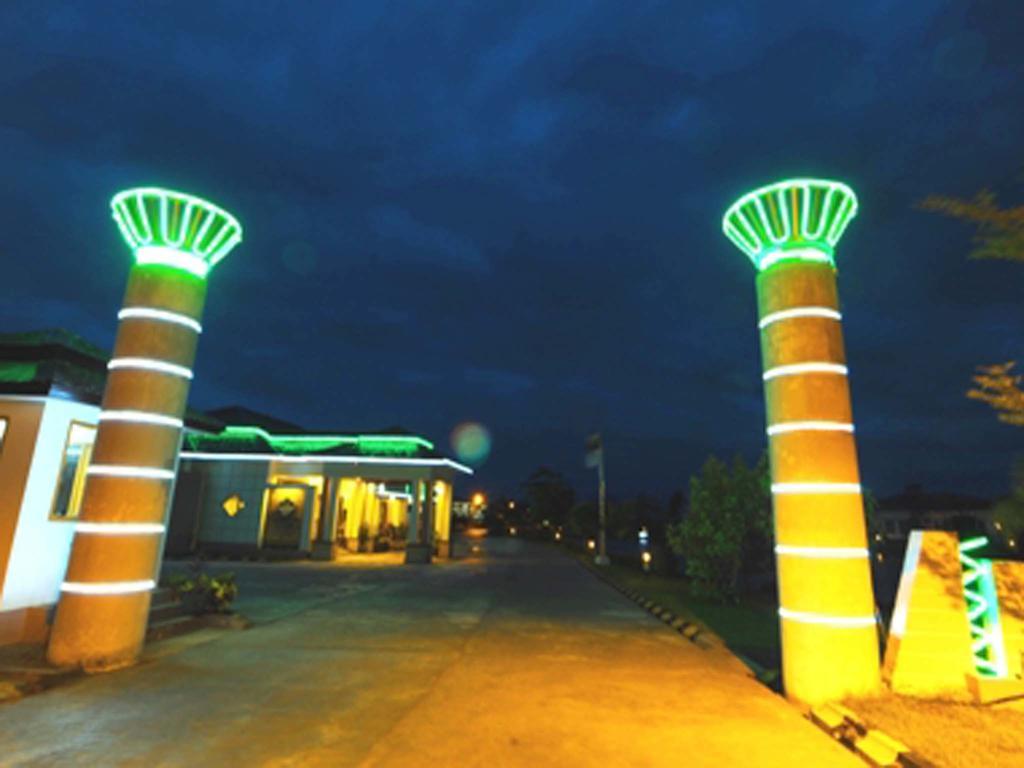 The Golden Lake Hotel Naypyidaw Bagian luar foto