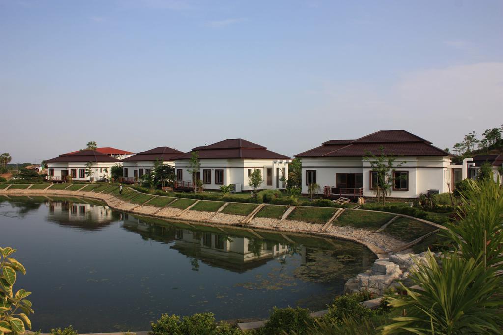 The Golden Lake Hotel Naypyidaw Bagian luar foto