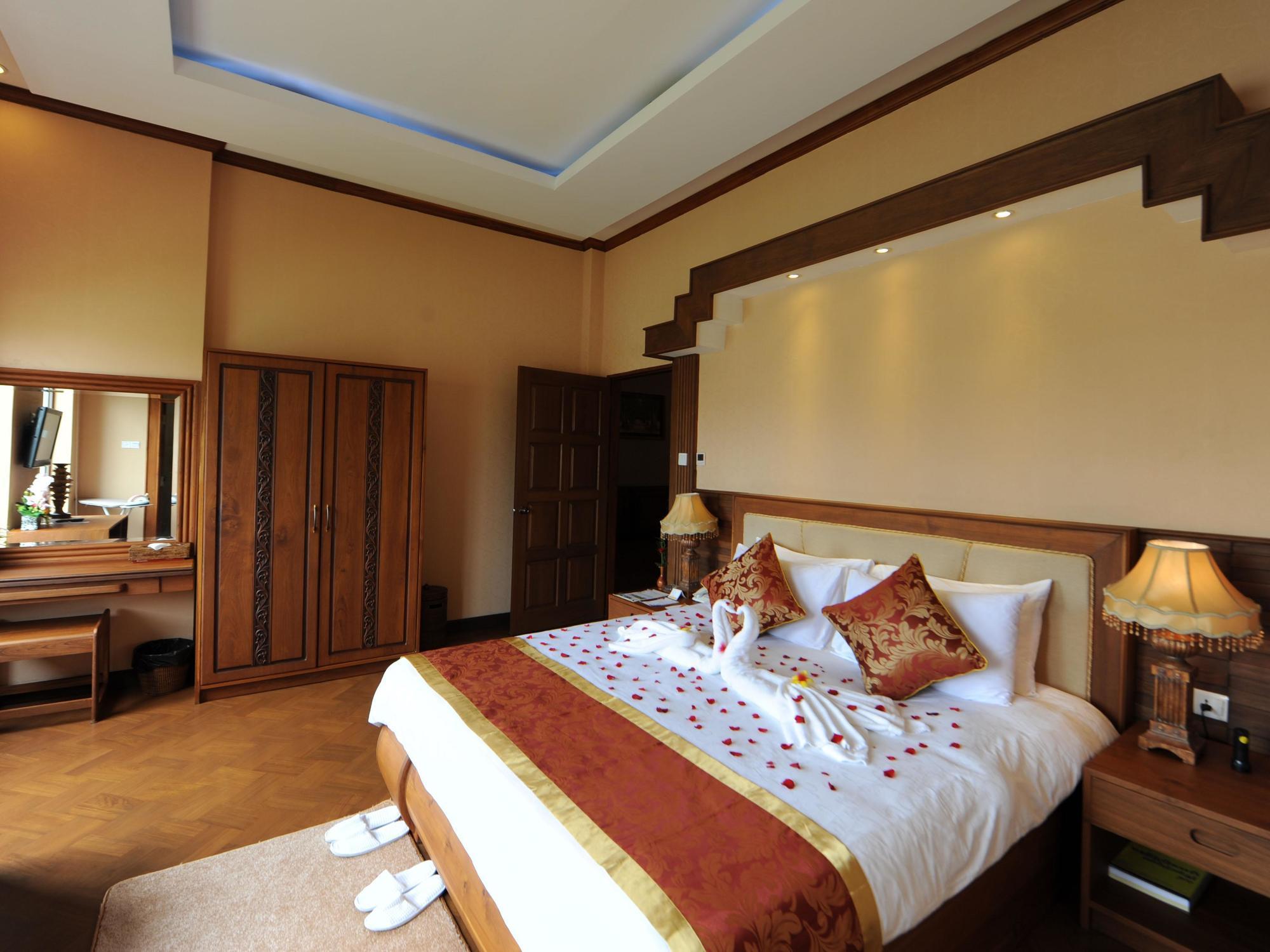 The Golden Lake Hotel Naypyidaw Bagian luar foto