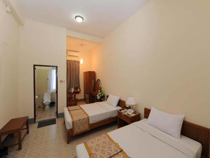 The Golden Lake Hotel Naypyidaw Bagian luar foto