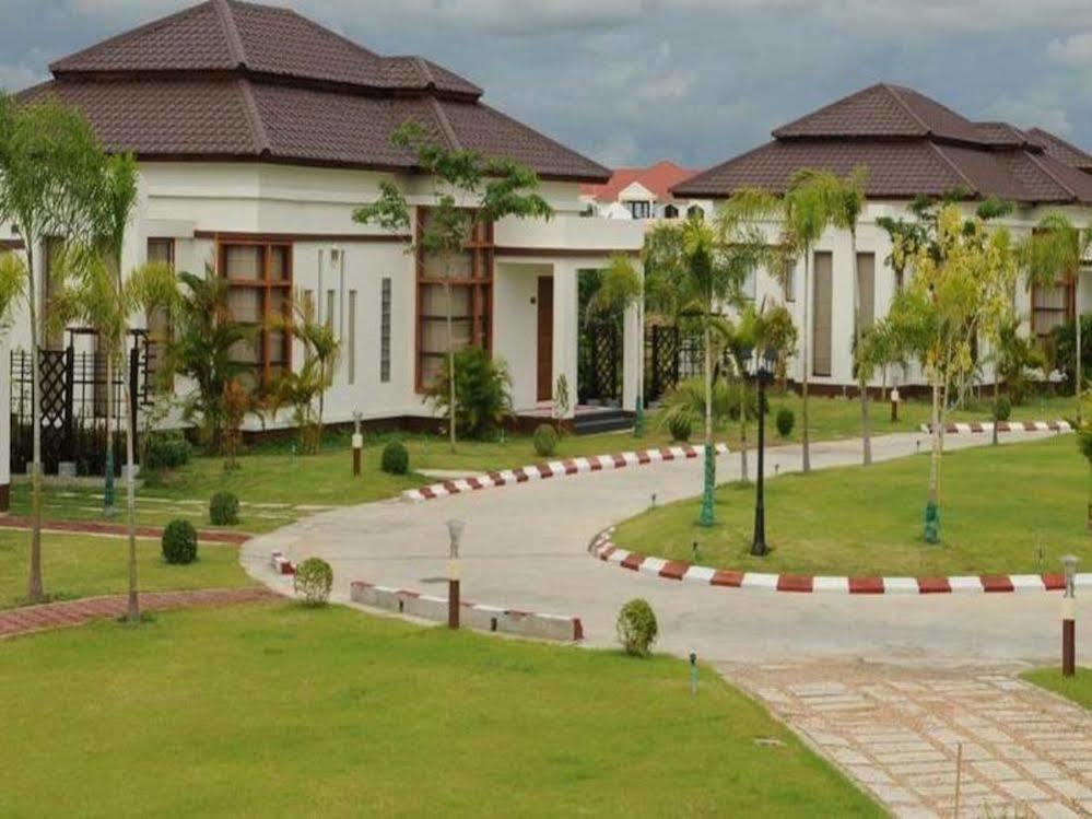 The Golden Lake Hotel Naypyidaw Bagian luar foto